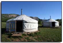 deux yourtes dans le camp du Terelj